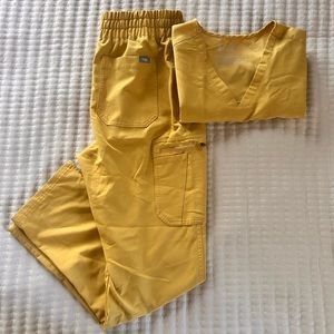 Fig’s XS Top/ S Bottoms Yellow Scrub Set